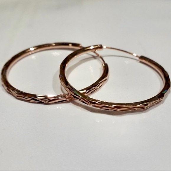New 18Kt Gold Hoop Earrings - Picture 9 of 9